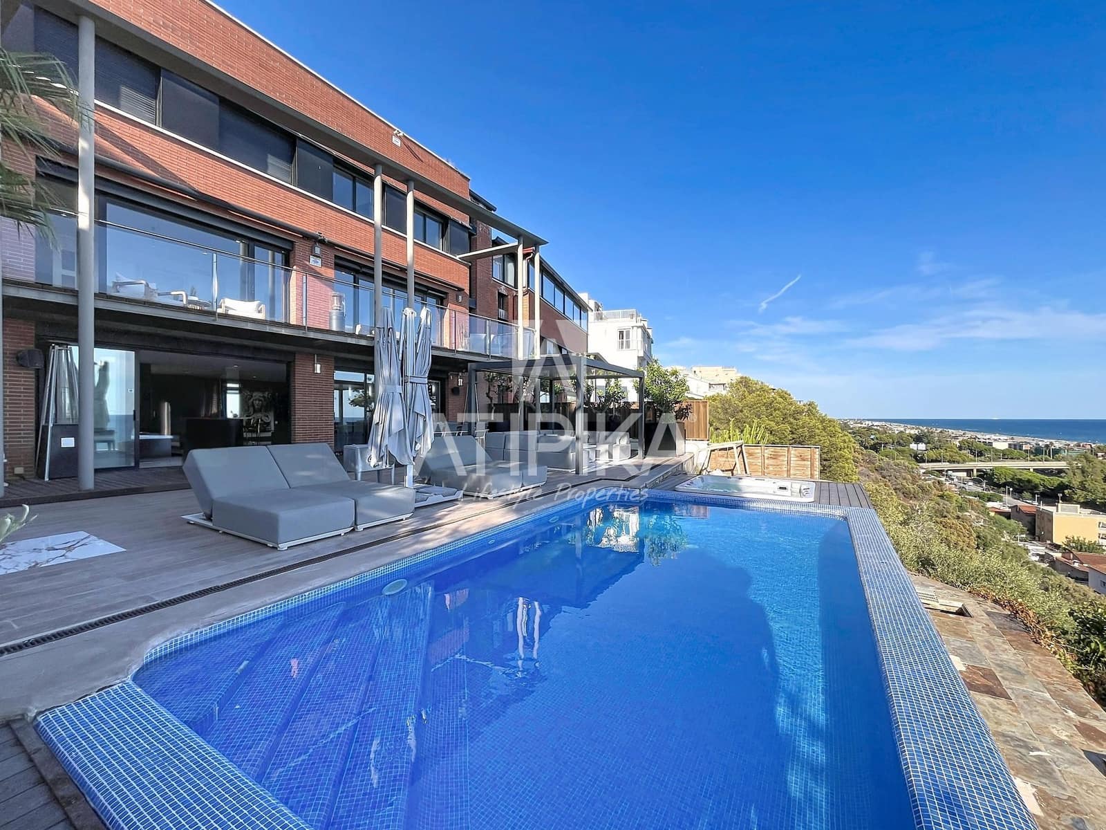 4 bedroom Villa for rent in Les Botigues de Sitges with pool - € 6,950 (Ref: 10085425)