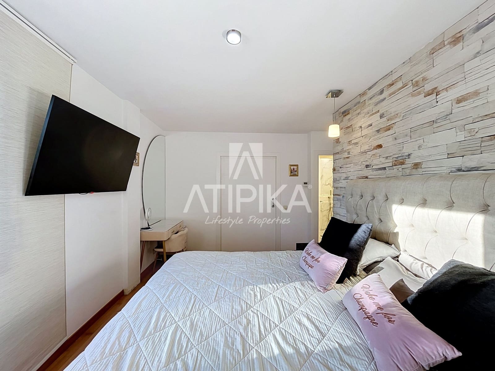 4 bedroom Villa for rent in Les Botigues de Sitges with pool - € 6,950 (Ref: 10085425)