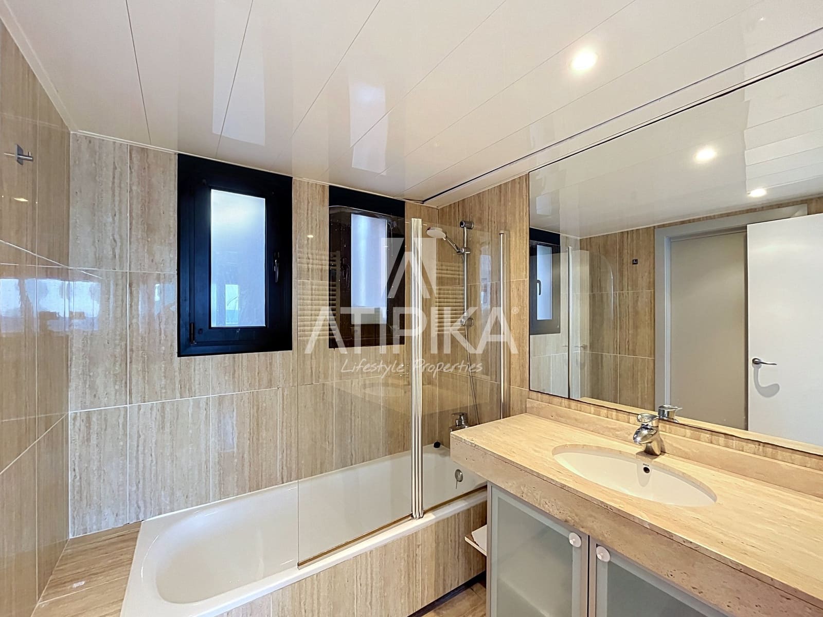 4 bedroom Villa for rent in Les Botigues de Sitges with pool - € 6,950 (Ref: 10085425)