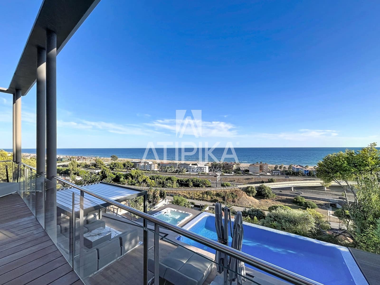 4 bedroom Villa for rent in Les Botigues de Sitges with pool - € 6,950 (Ref: 10085425)