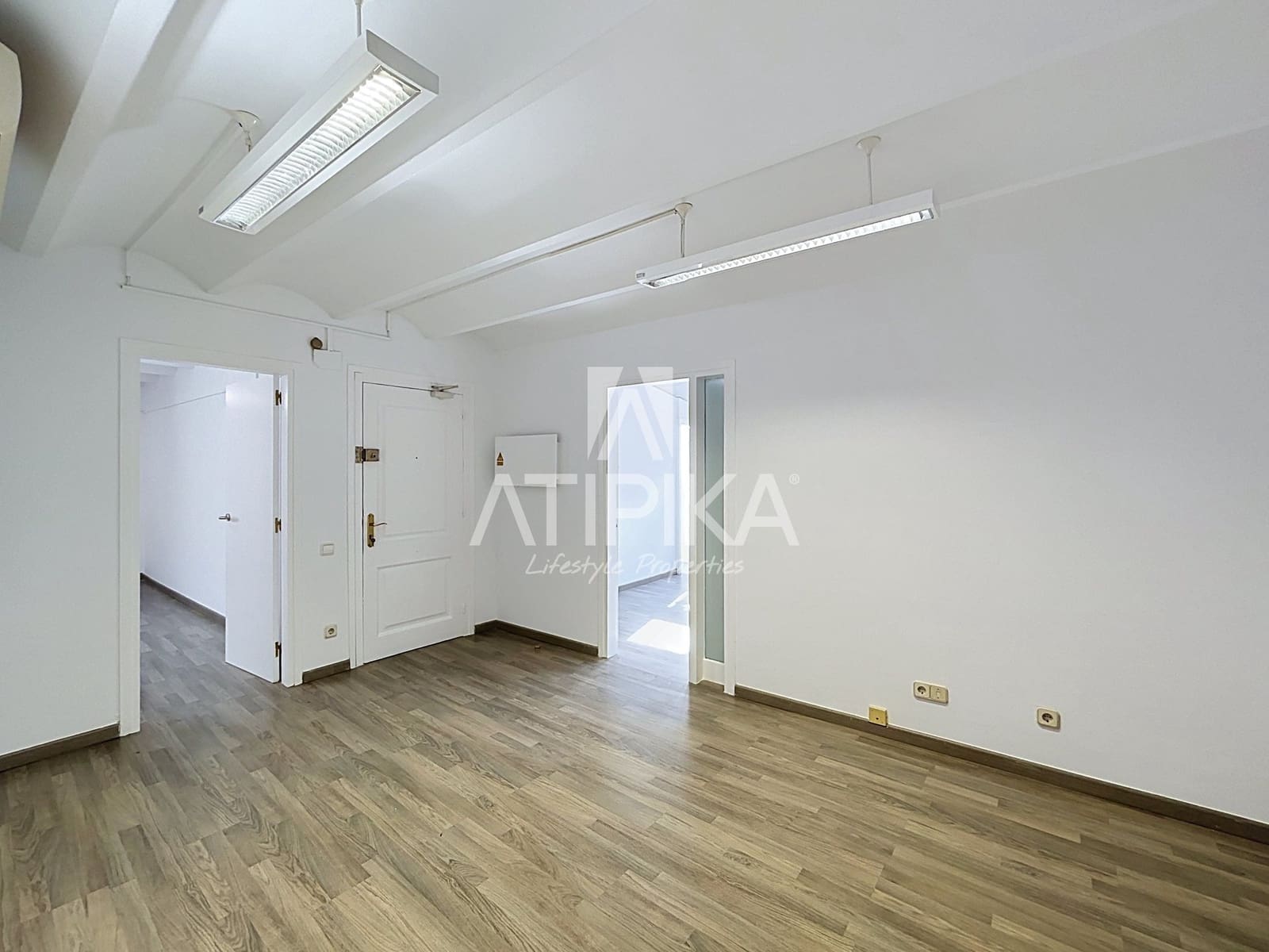 Bureau de 3 chambres à louer à Barcelone ville - 1 980 € (Ref: 10088789)