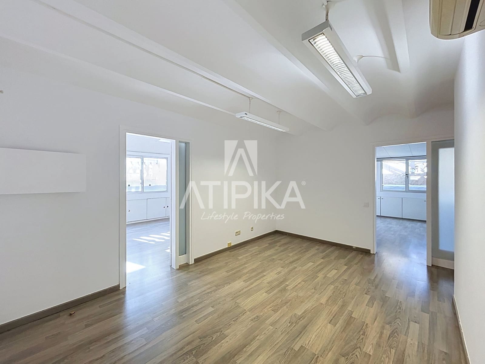 Bureau de 3 chambres à louer à Barcelone ville - 1 980 € (Ref: 10088789)