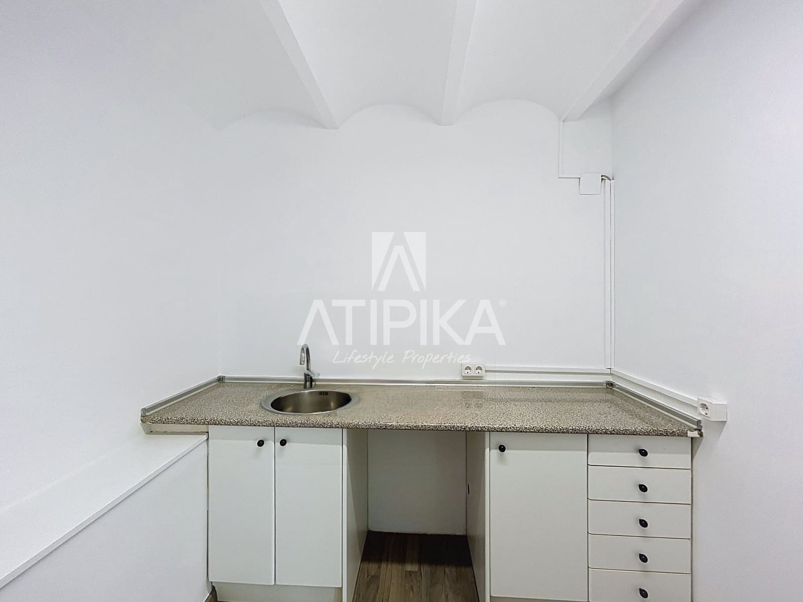 Bureau de 3 chambres à louer à Barcelone ville - 1 980 € (Ref: 10088789)