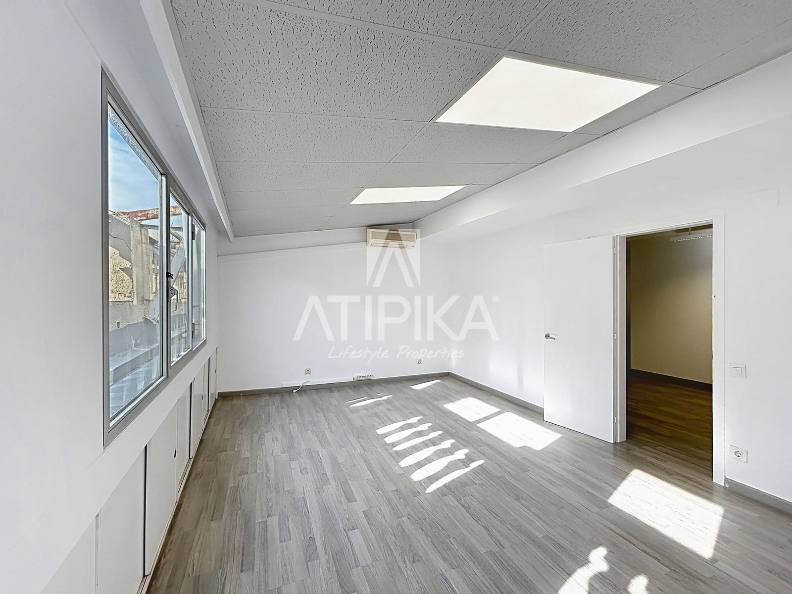 Bureau de 3 chambres à louer à Barcelone ville - 1 980 € (Ref: 10088789)
