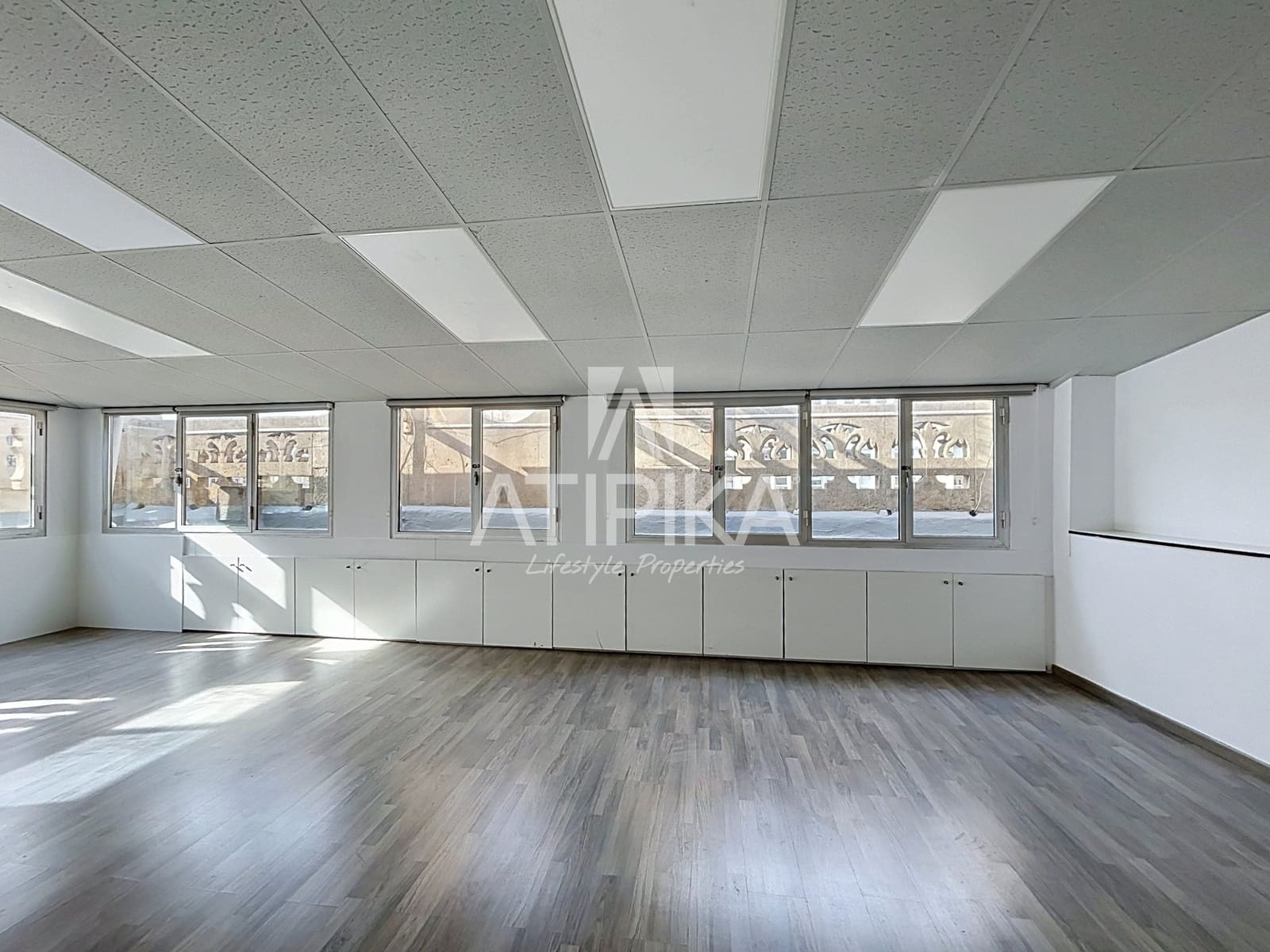 Bureau de 3 chambres à louer à Barcelone ville - 1 980 € (Ref: 10088789)