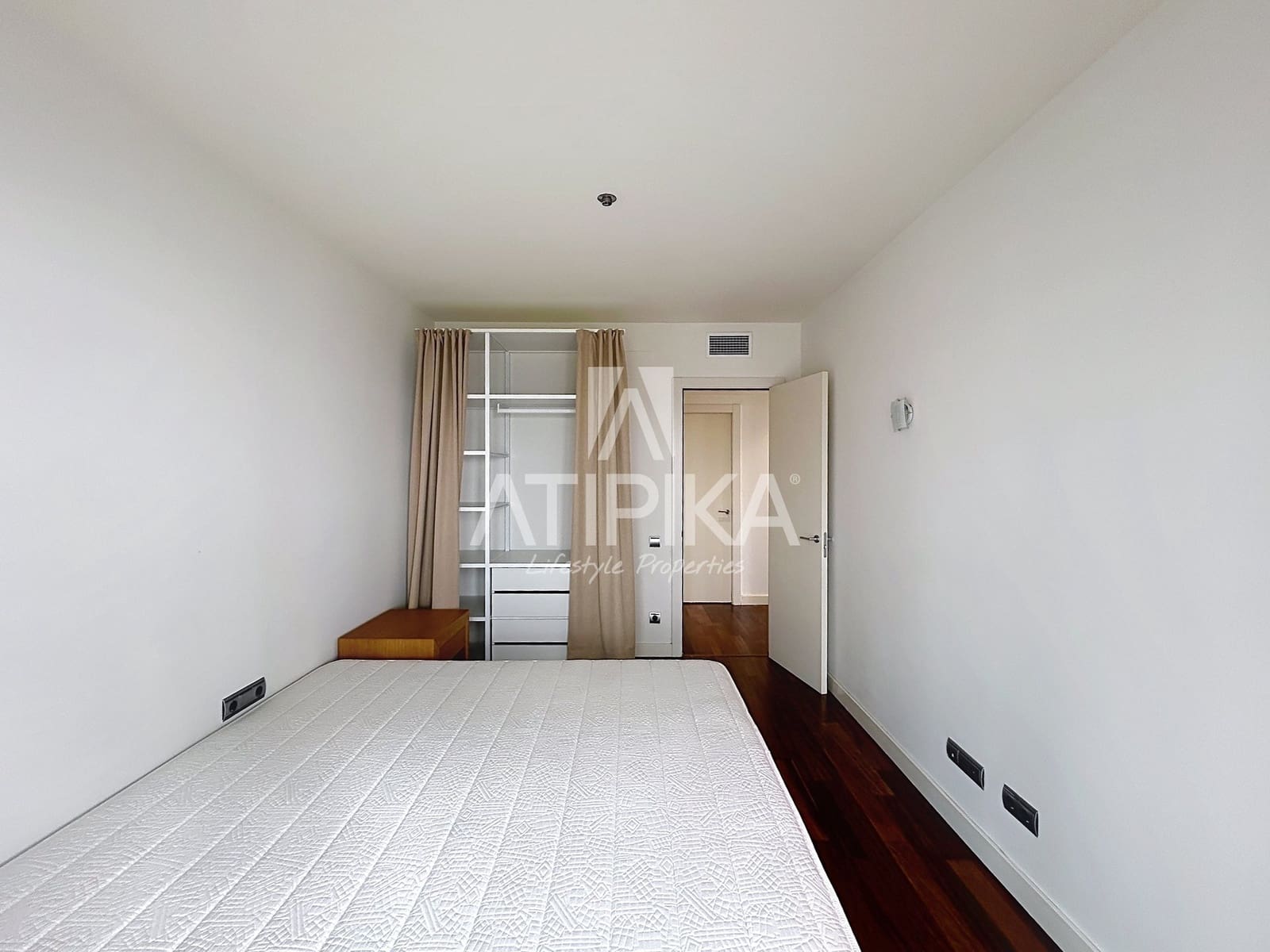 3 bedroom Penthouse for rent in Barcelona city with pool garage - € 10,000 (Ref: 10118691)