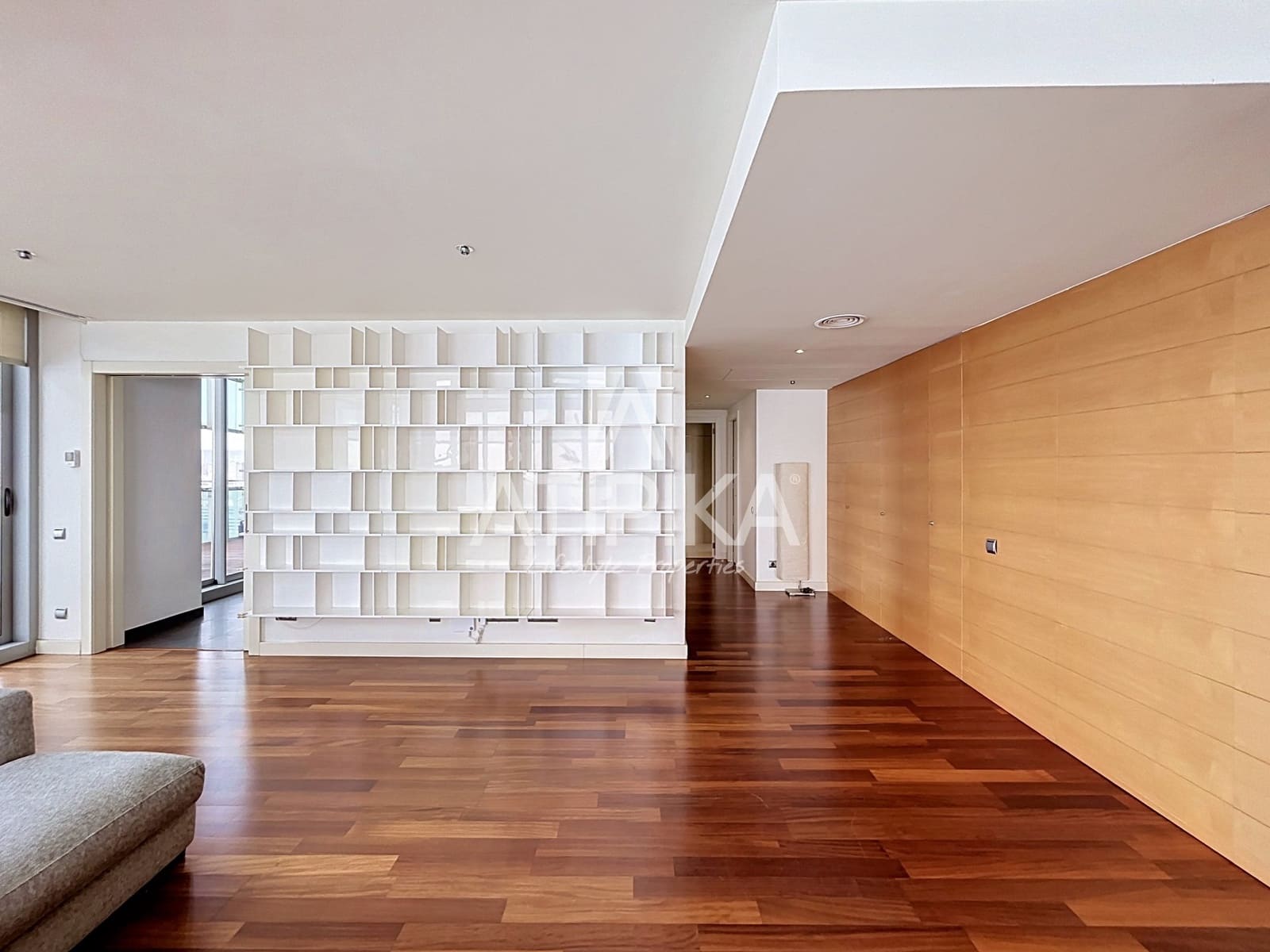 3 bedroom Penthouse for rent in Barcelona city with pool garage - € 10,000 (Ref: 10118691)