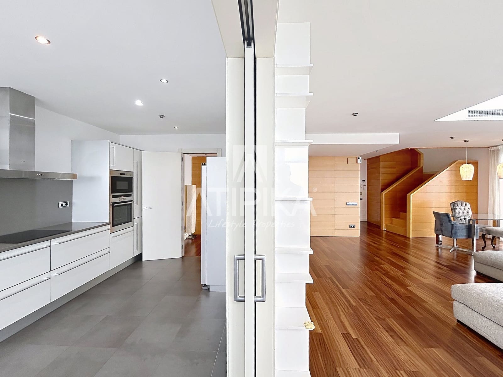 3 bedroom Penthouse for rent in Barcelona city with pool garage - € 10,000 (Ref: 10118691)
