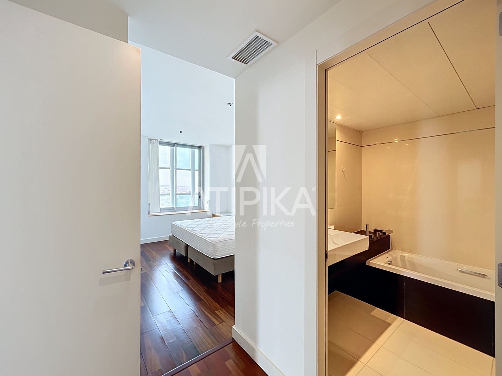3 bedroom Penthouse for rent in Barcelona city with pool garage - € 10,000 (Ref: 10118691)