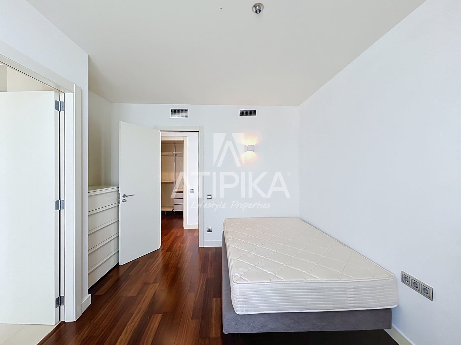 3 bedroom Penthouse for rent in Barcelona city with pool garage - € 10,000 (Ref: 10118691)