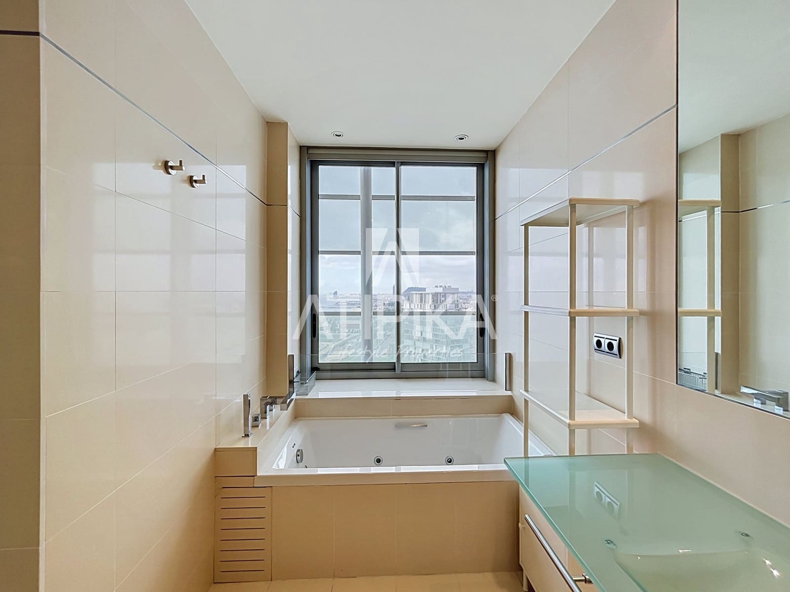3 bedroom Penthouse for rent in Barcelona city with pool garage - € 10,000 (Ref: 10118691)