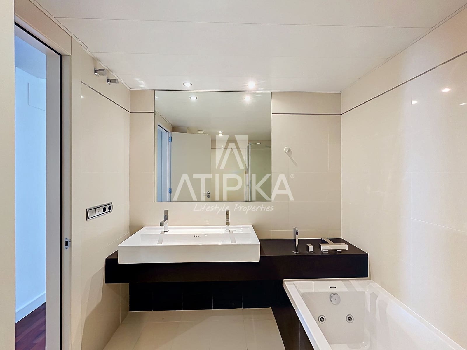 3 bedroom Penthouse for rent in Barcelona city with pool garage - € 10,000 (Ref: 10118691)