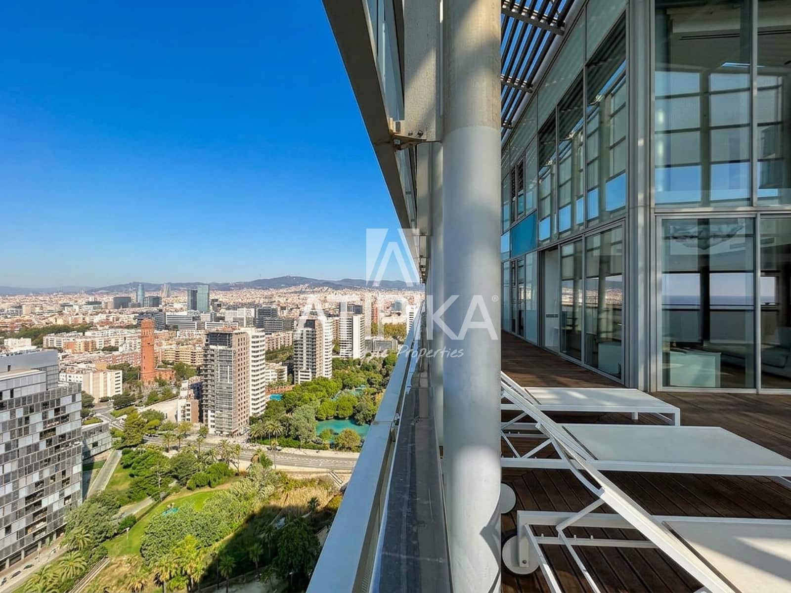 3 bedroom Penthouse for rent in Barcelona city with pool garage - € 10,000 (Ref: 10118691)