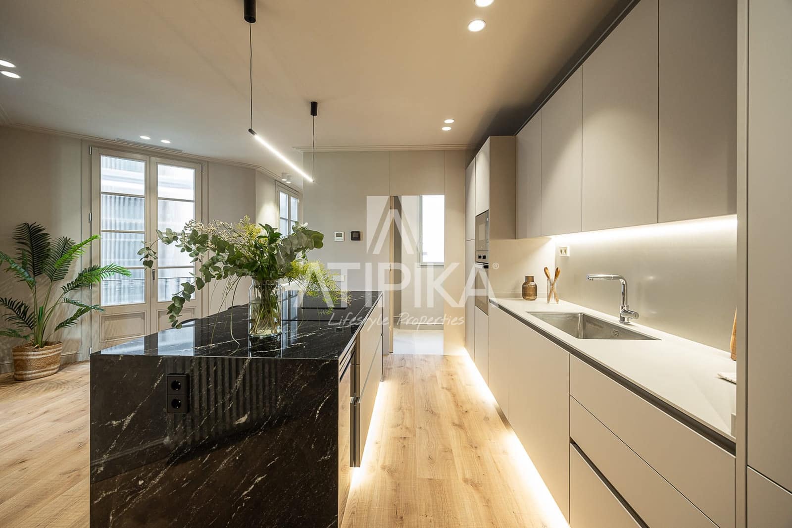 4 bedroom Apartment for sale in Barcelona city - € 1,870,000 (Ref: 10141613)