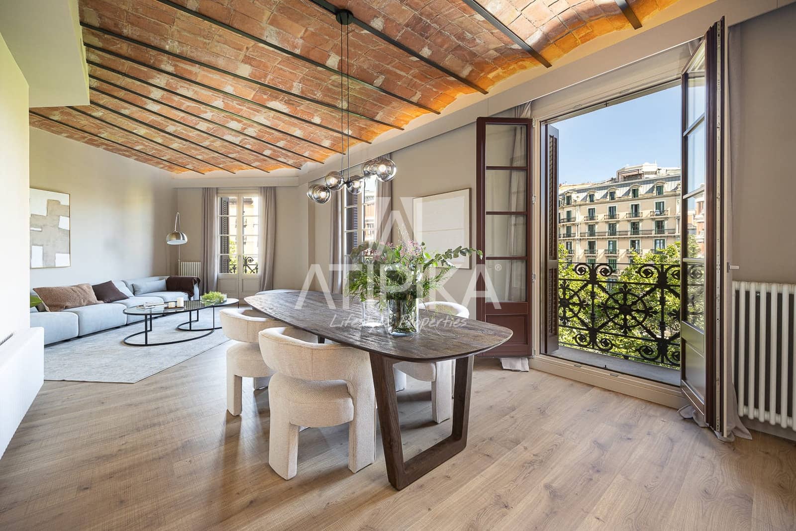 4 bedroom Apartment for sale in Barcelona city - € 1,870,000 (Ref: 10141613)