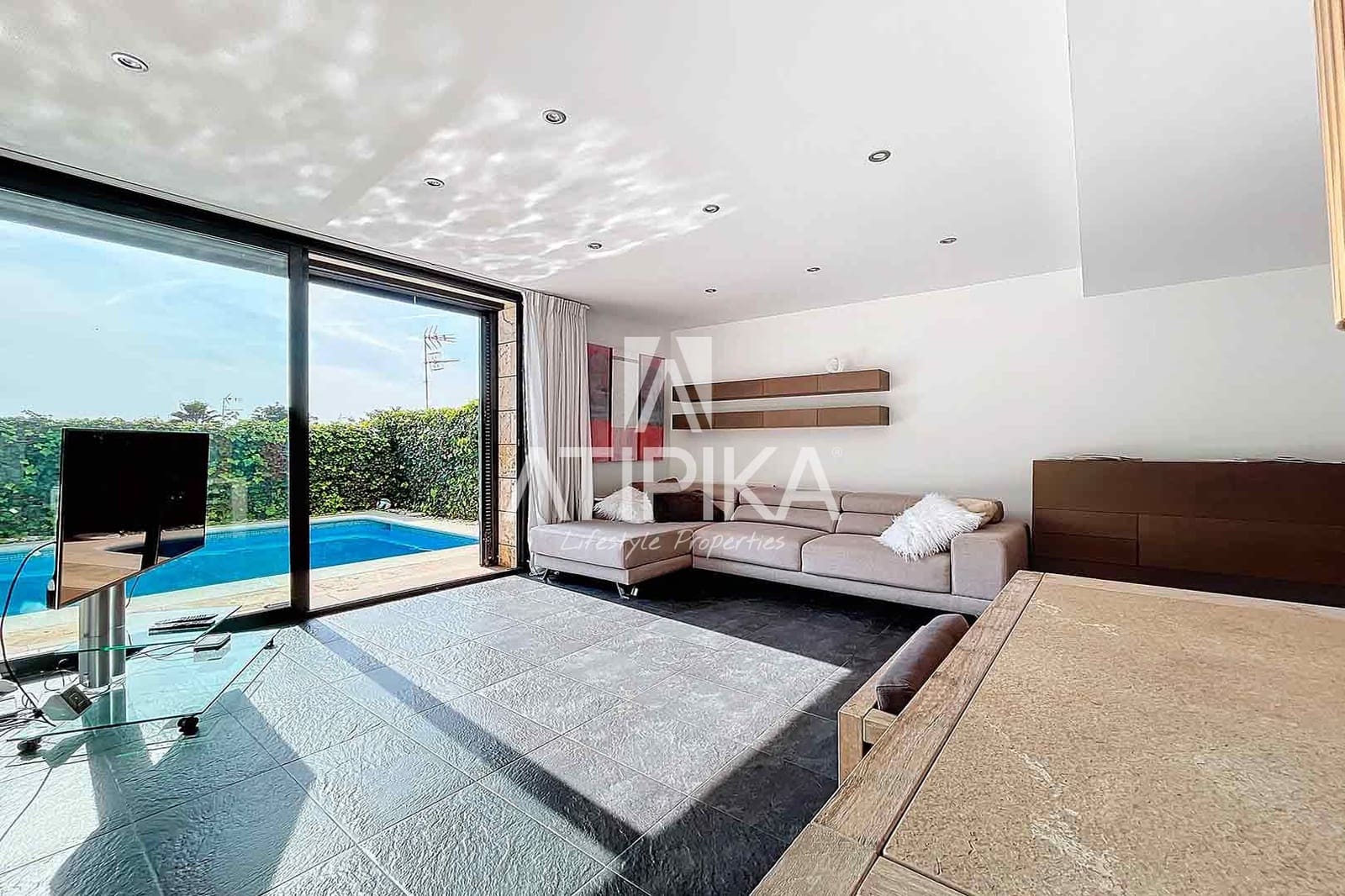 4 sypialnia Willa na sprzedaż w Sitges z basenem garażem - 1 150 000 € (Ref: 10145697)