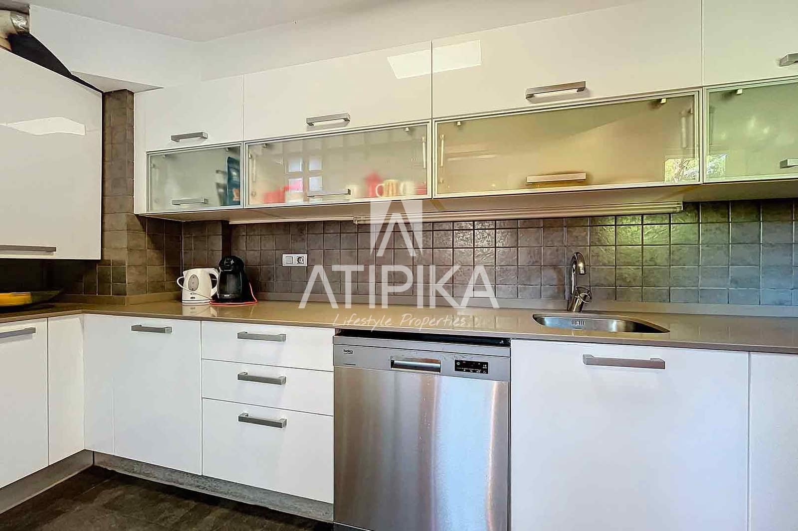 4 sypialnia Willa na sprzedaż w Sitges z basenem garażem - 1 150 000 € (Ref: 10145697)