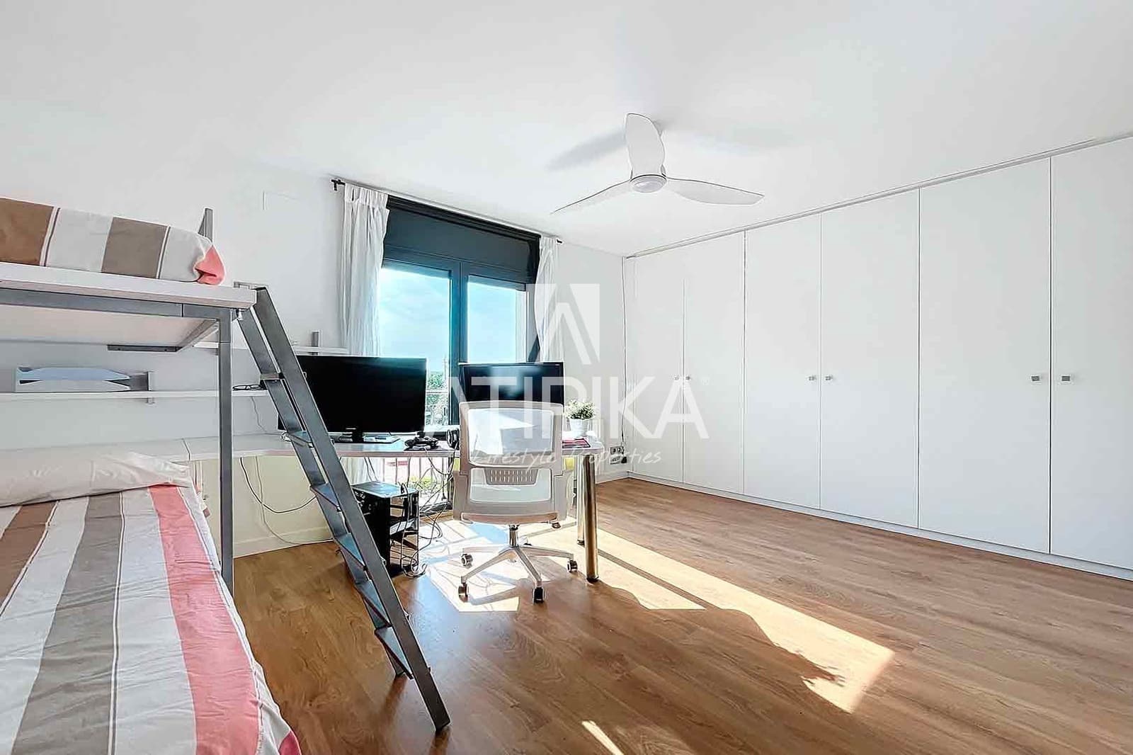 4 sypialnia Willa na sprzedaż w Sitges z basenem garażem - 1 150 000 € (Ref: 10145697)