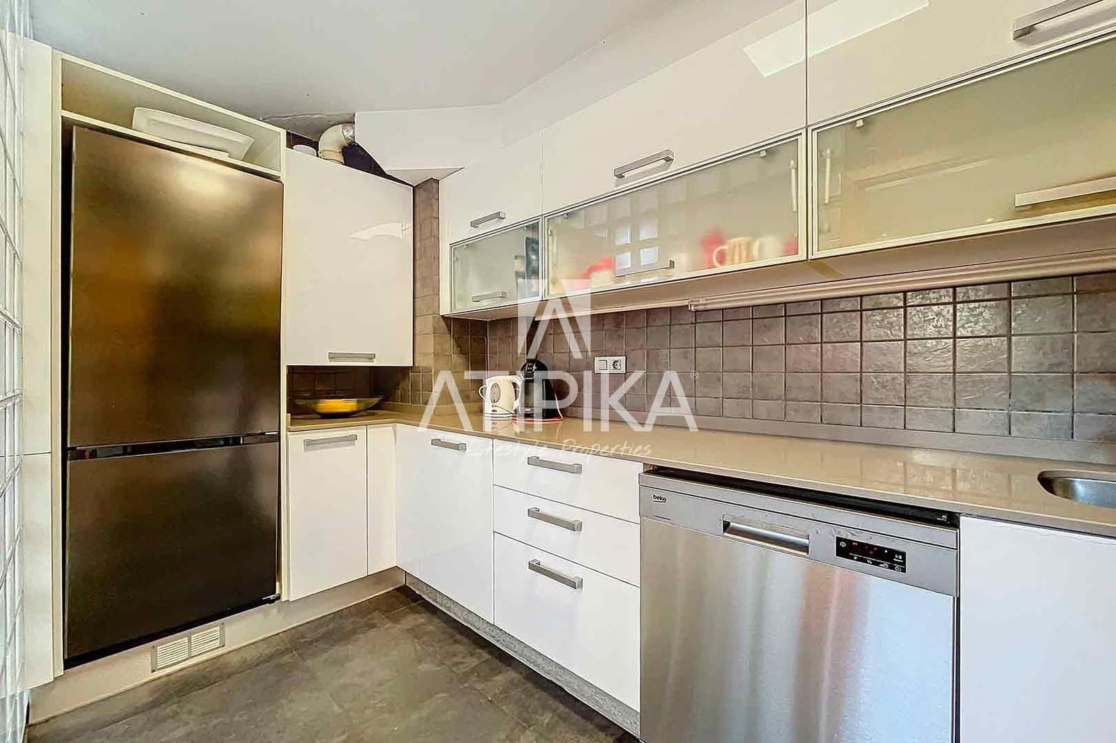 4 sypialnia Willa na sprzedaż w Sitges z basenem garażem - 1 150 000 € (Ref: 10145697)