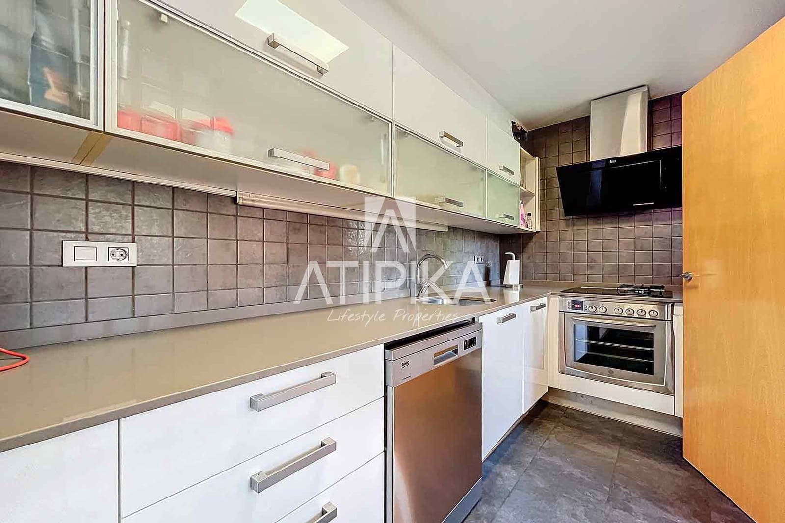 4 sypialnia Willa na sprzedaż w Sitges z basenem garażem - 1 150 000 € (Ref: 10145697)