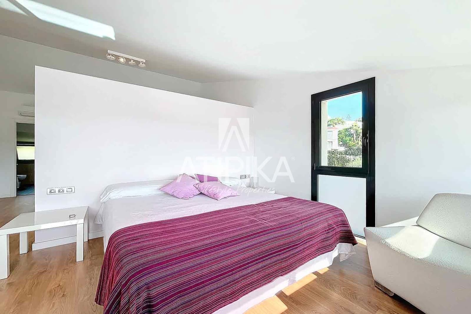 4 sypialnia Willa na sprzedaż w Sitges z basenem garażem - 1 150 000 € (Ref: 10145697)
