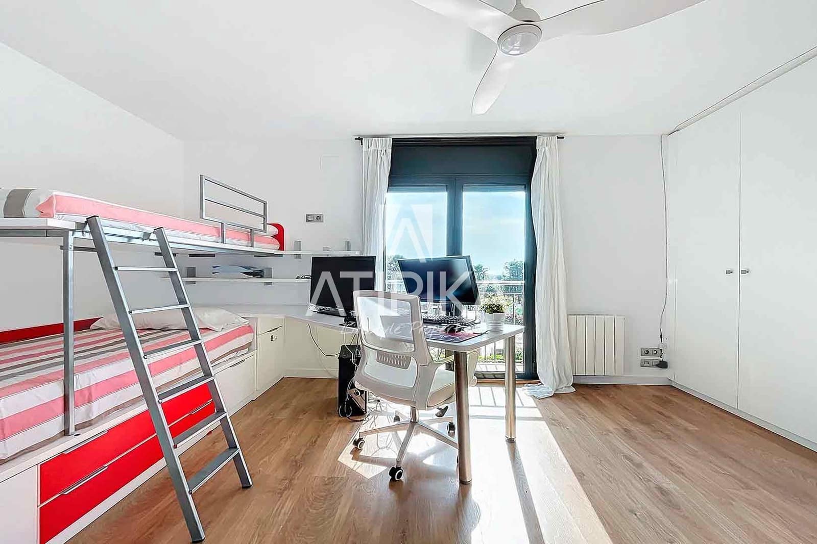 4 sypialnia Willa na sprzedaż w Sitges z basenem garażem - 1 150 000 € (Ref: 10145697)