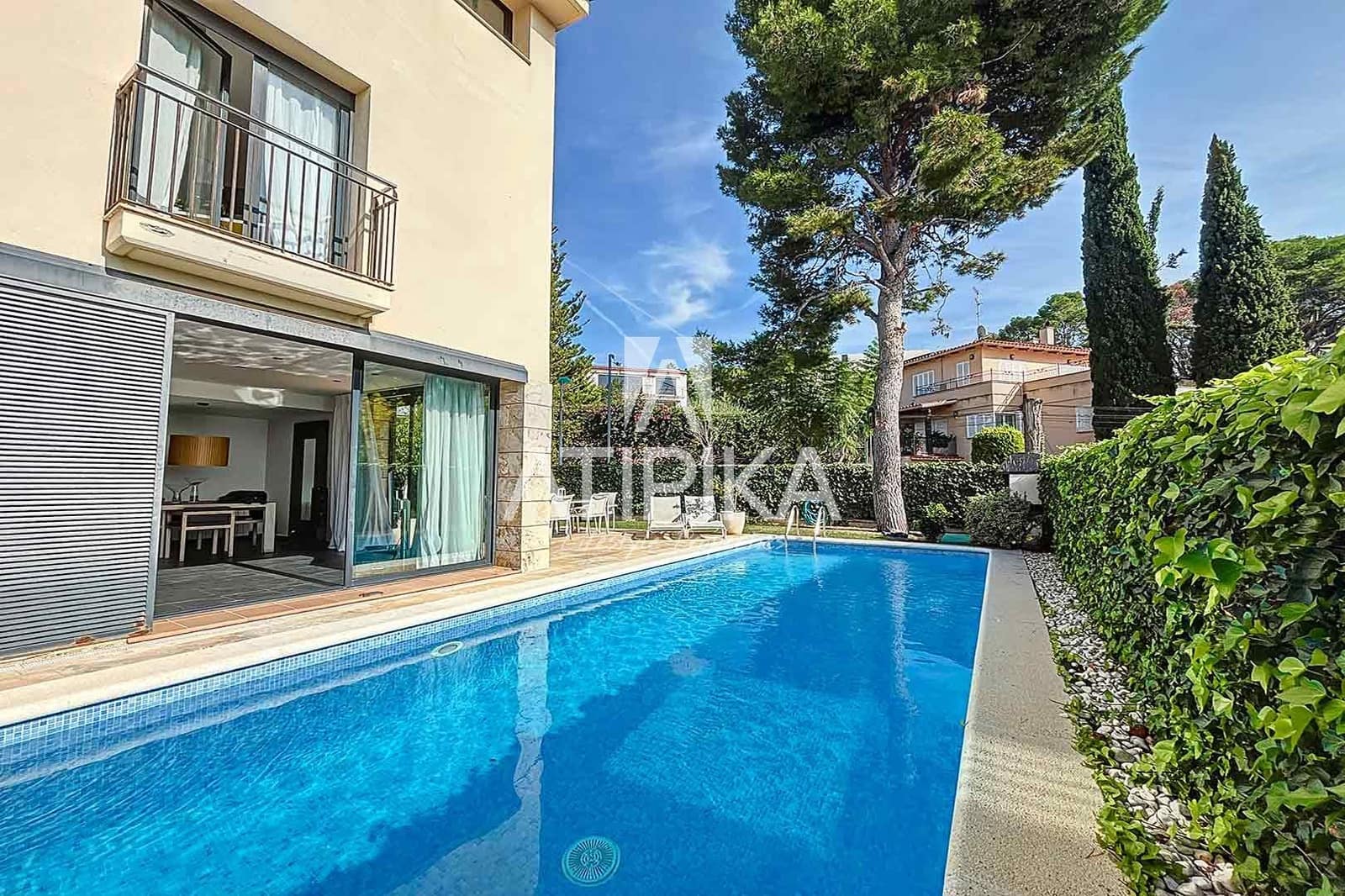 4 sypialnia Willa na sprzedaż w Sitges z basenem garażem - 1 150 000 € (Ref: 10145697)
