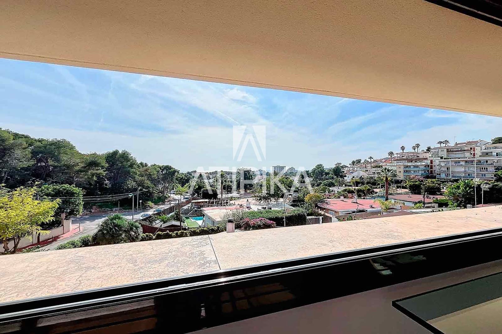 4 sypialnia Willa na sprzedaż w Sitges z basenem garażem - 1 150 000 € (Ref: 10145697)