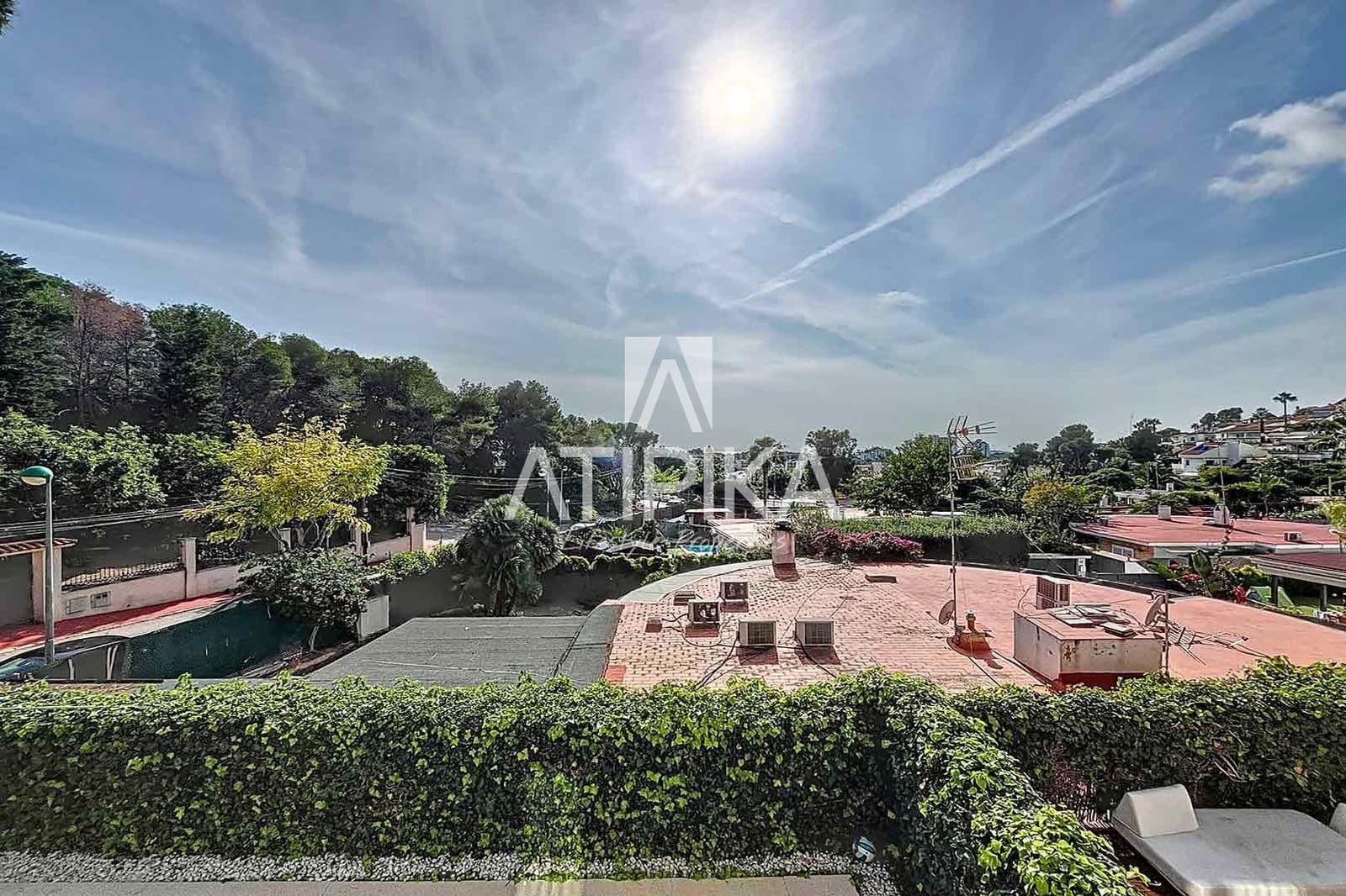 4 sypialnia Willa na sprzedaż w Sitges z basenem garażem - 1 150 000 € (Ref: 10145697)
