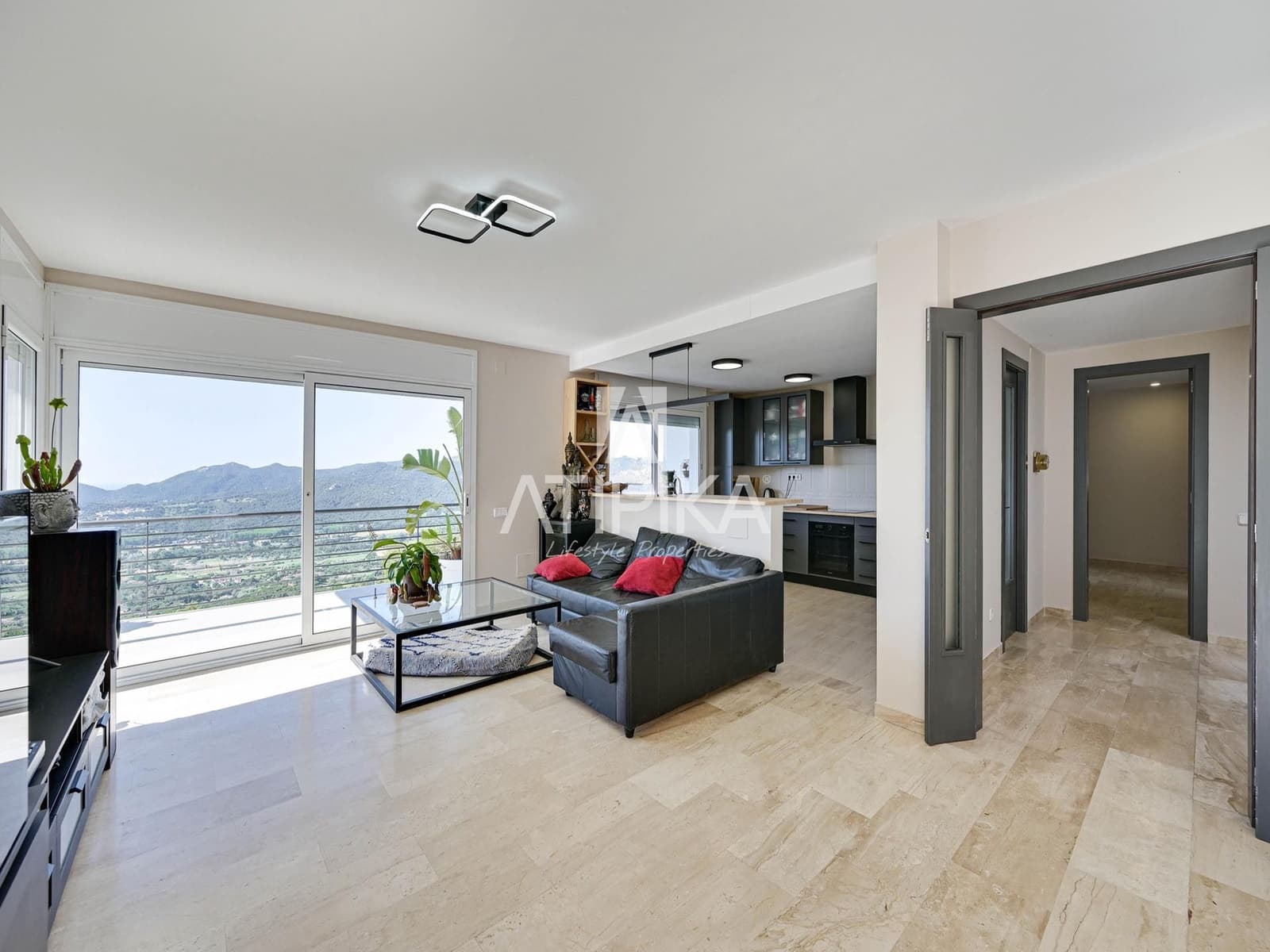 5 slaapkamer Villa te koop in Santa Cristina d'Aro met garage - € 695.000 (Ref: 10145699)