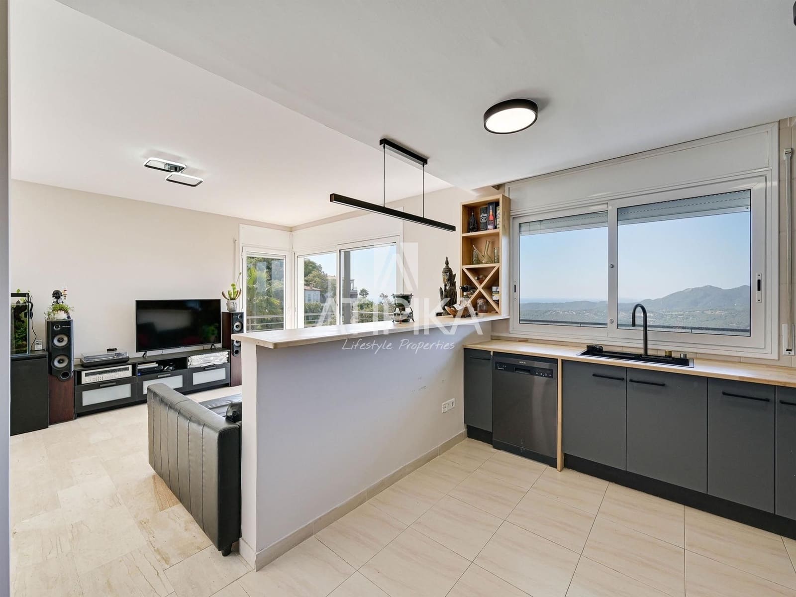5 slaapkamer Villa te koop in Santa Cristina d'Aro met garage - € 695.000 (Ref: 10145699)