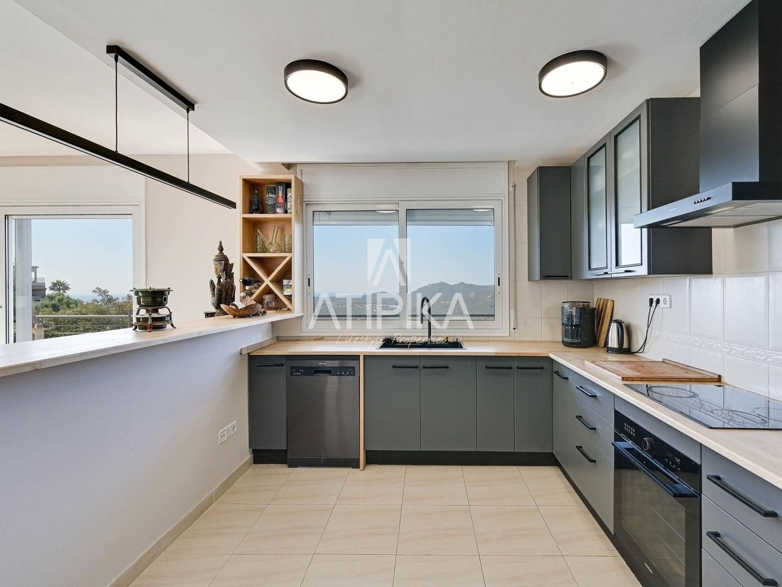 5 slaapkamer Villa te koop in Santa Cristina d'Aro met garage - € 695.000 (Ref: 10145699)