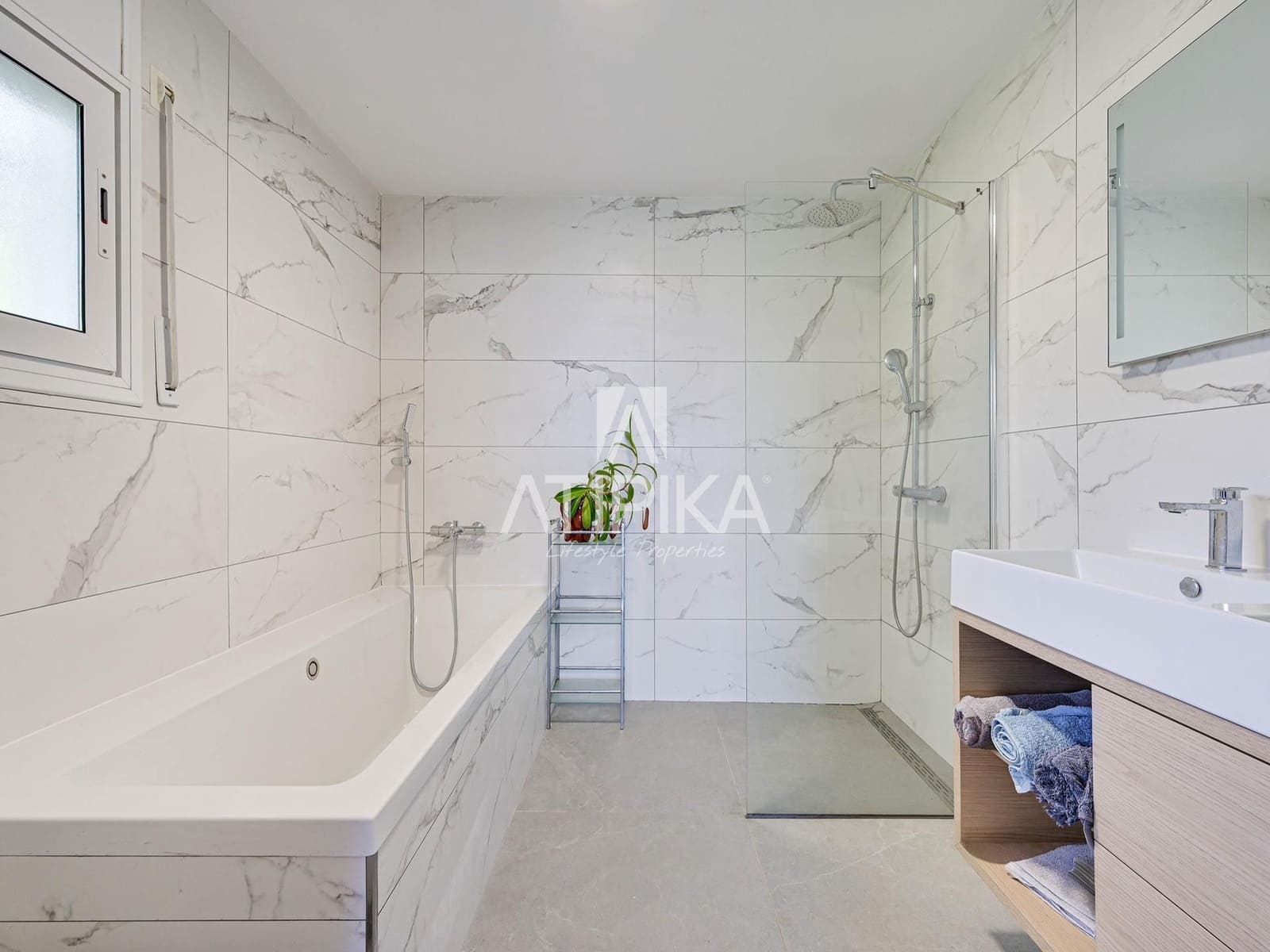 5 slaapkamer Villa te koop in Santa Cristina d'Aro met garage - € 695.000 (Ref: 10145699)