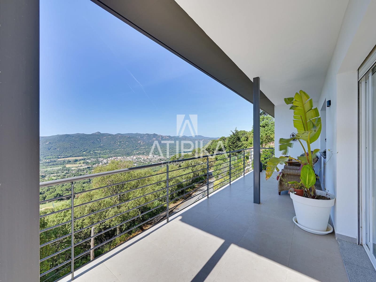 5 slaapkamer Villa te koop in Santa Cristina d'Aro met garage - € 695.000 (Ref: 10145699)