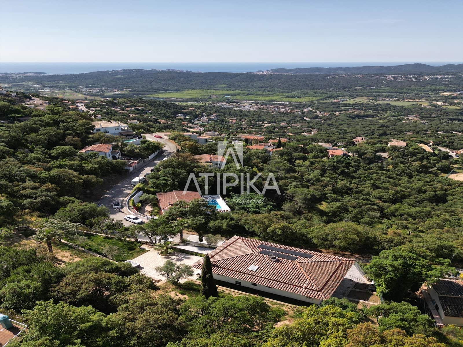 5 slaapkamer Villa te koop in Santa Cristina d'Aro met garage - € 695.000 (Ref: 10145699)