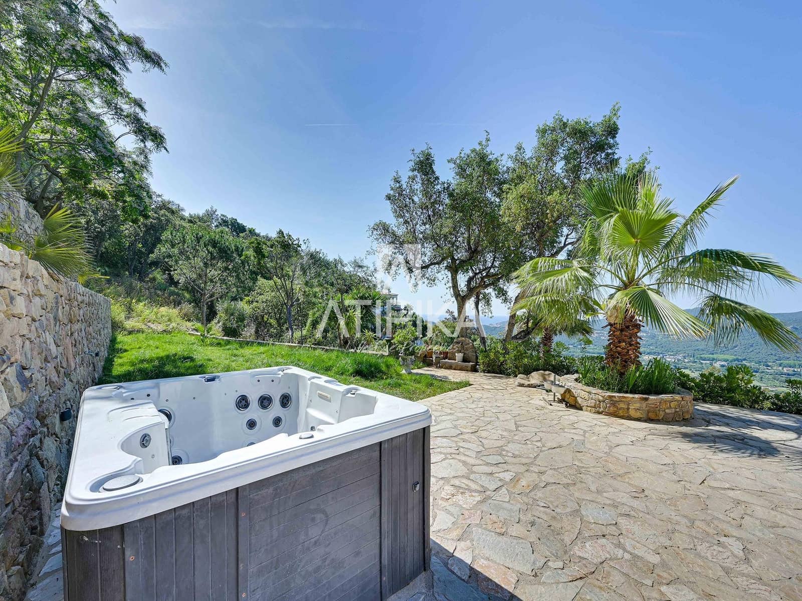 5 slaapkamer Villa te koop in Santa Cristina d'Aro met garage - € 695.000 (Ref: 10145699)
