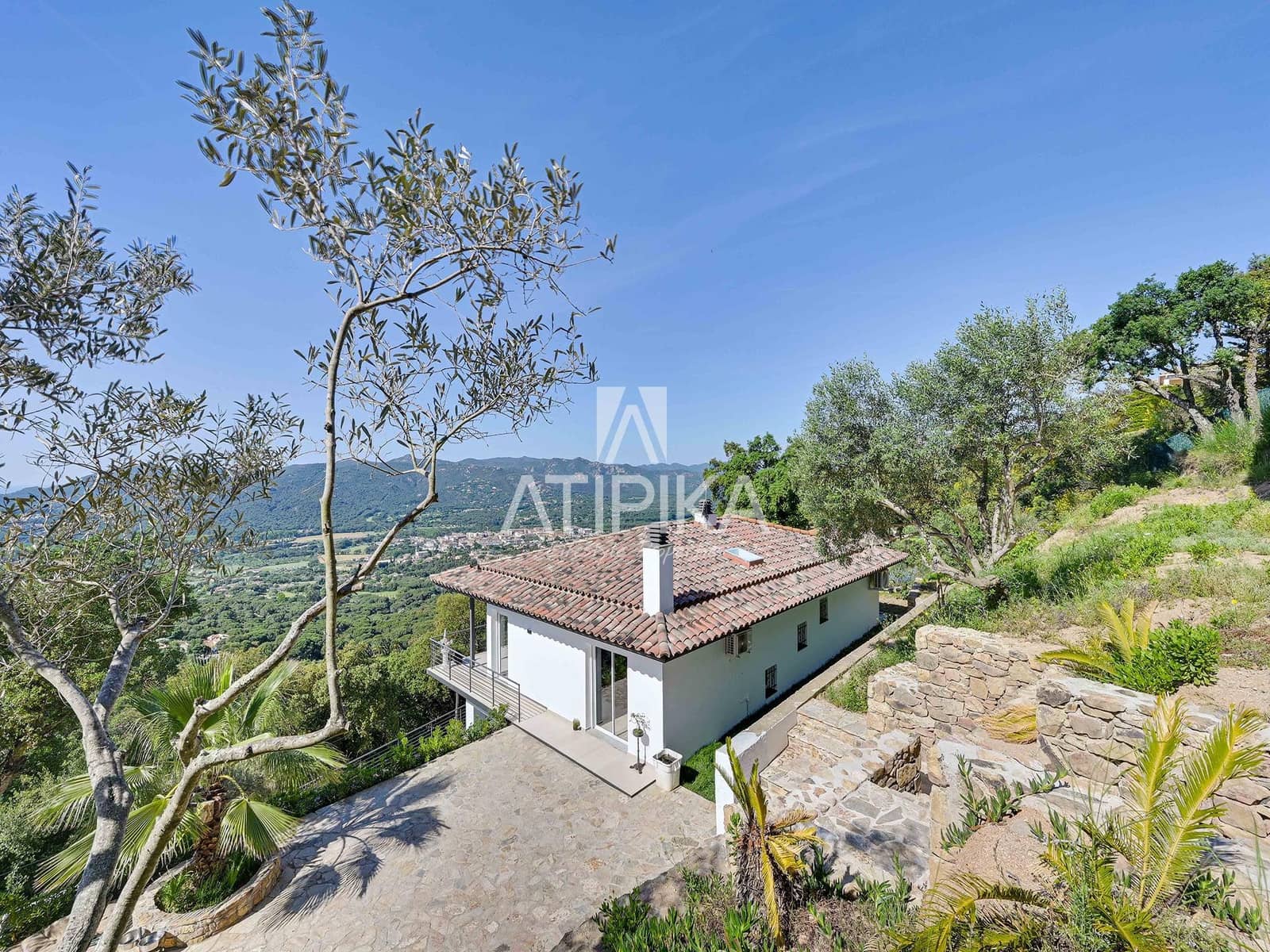 5 slaapkamer Villa te koop in Santa Cristina d'Aro met garage - € 695.000 (Ref: 10145699)