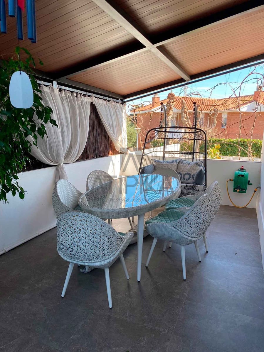 5 bedroom Villa for sale in Premia de Dalt with pool garage - € 986,000 (Ref: 10145704)