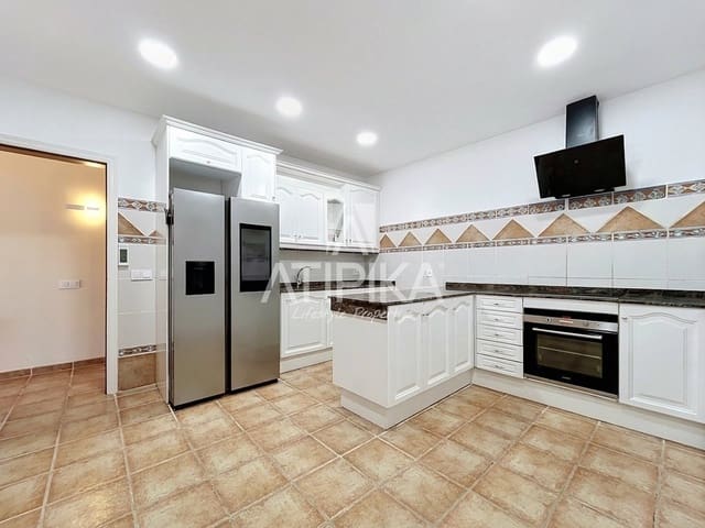 Villa/Maison de 5 chambres à louer à Les Botigues de Sitges, Sitges avec piscine garage - 4 100 € (Ref: 10148252)