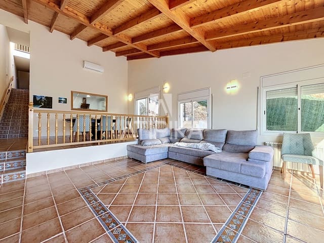 Villa/Maison de 5 chambres à louer à Les Botigues de Sitges, Sitges avec piscine garage - 4 100 € (Ref: 10148252)
