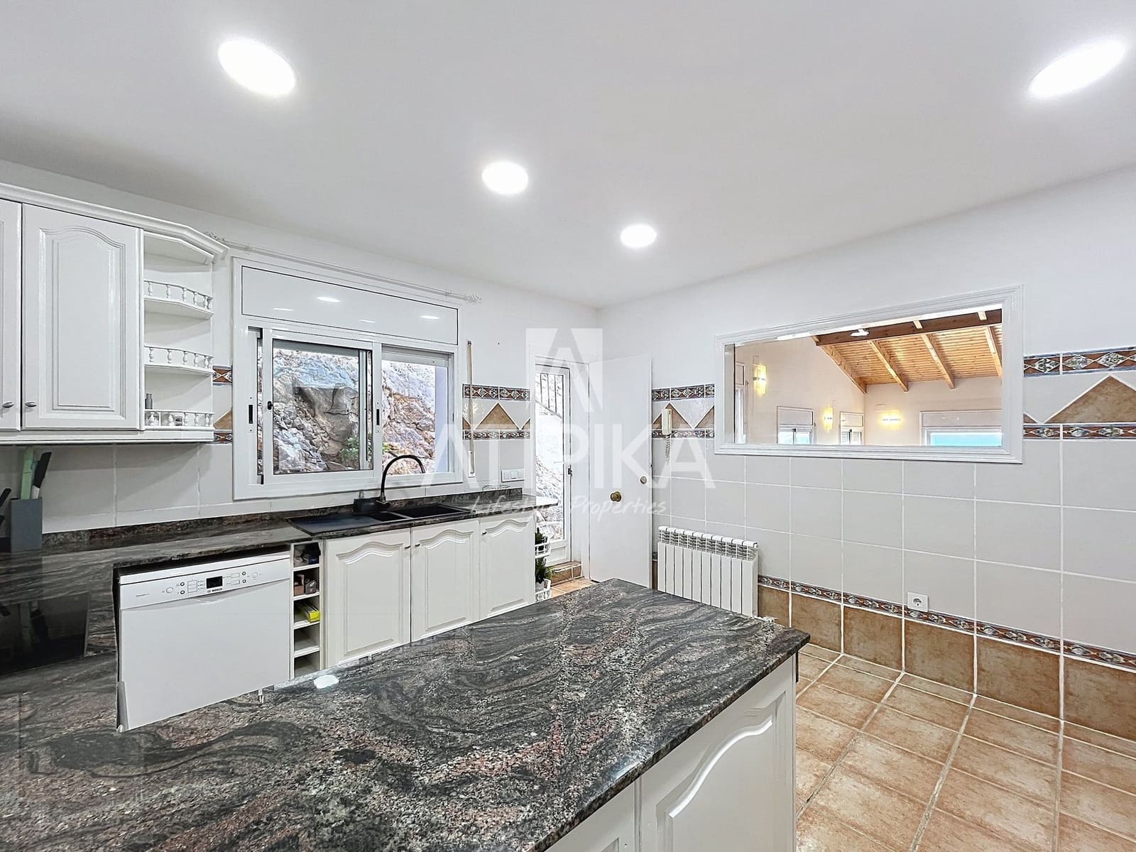 5 soveværelse Villa til leje i Les Botigues de Sitges med swimmingpool garage - € 4.100 (Ref: 10148252)