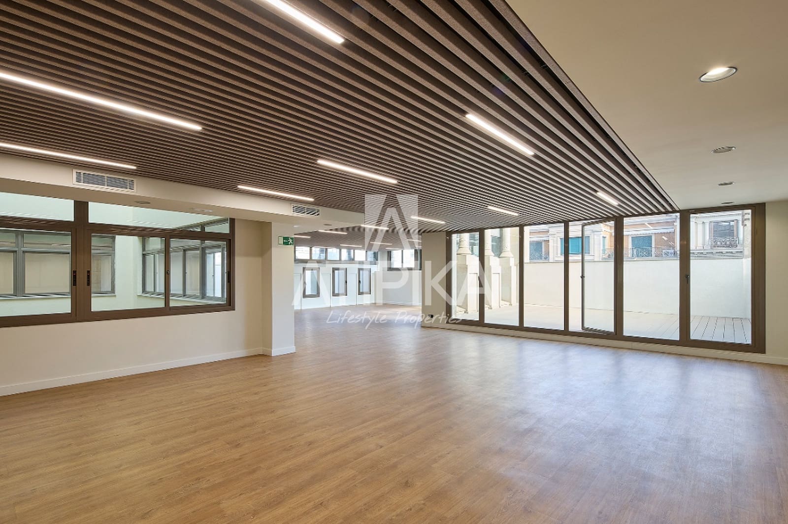 Toimisto vuokrattavana paikassa Barcelona kaupunki - 15 480 € (Ref: 10154526)