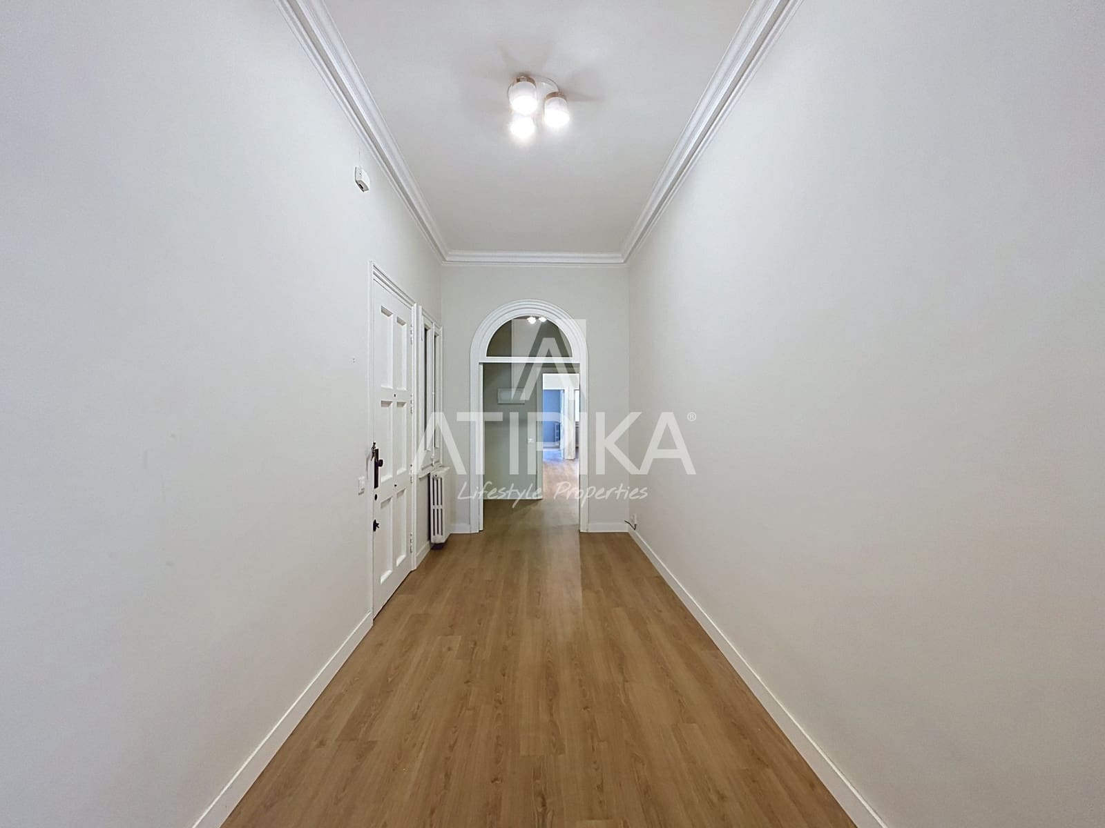 5 bedroom Office for rent in Barcelona city - € 2,400 (Ref: 10166003)