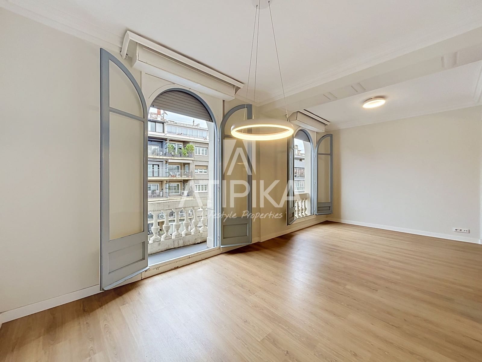 5 bedroom Office for rent in Barcelona city - € 2,400 (Ref: 10166003)