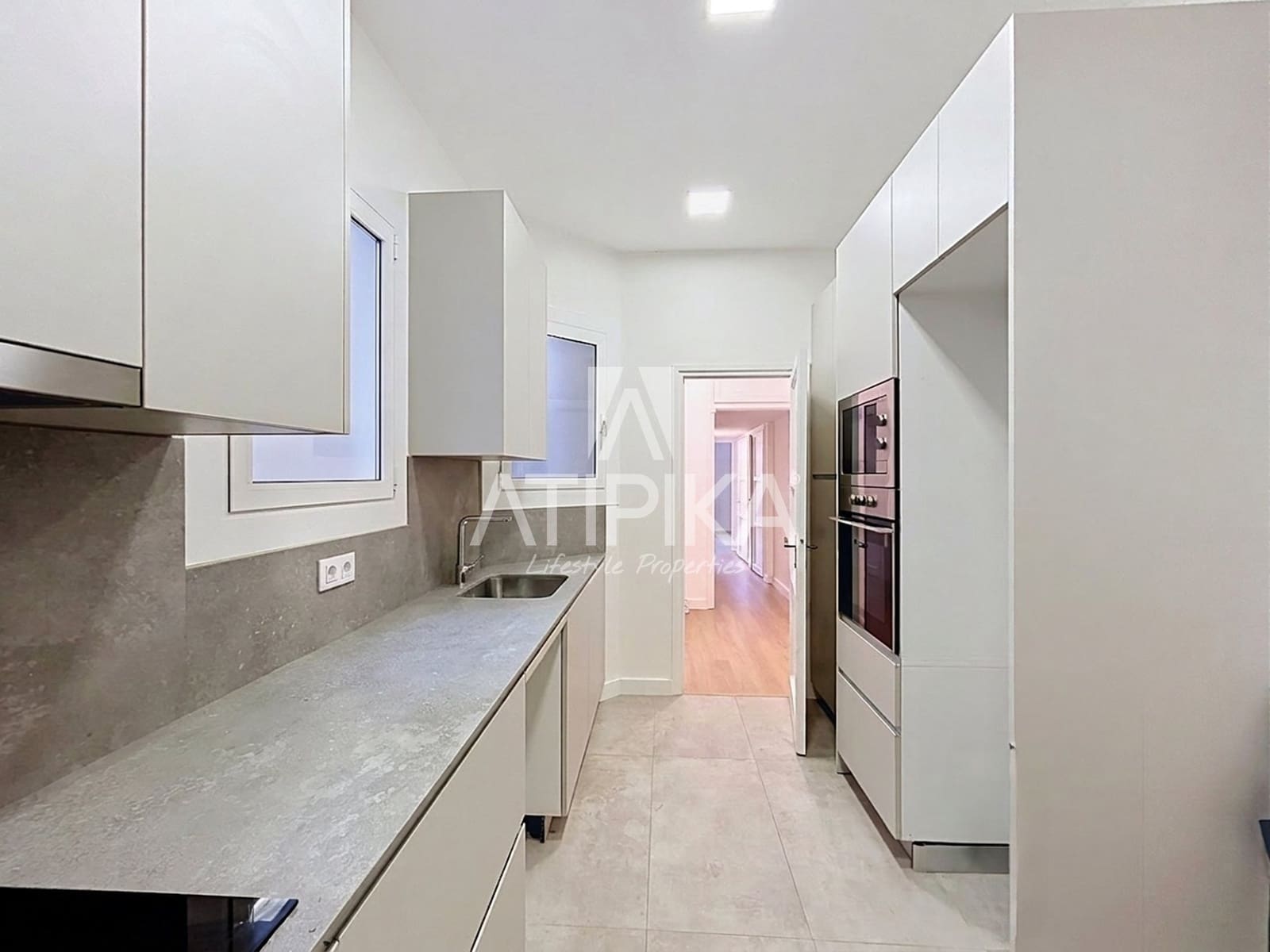 5 bedroom Office for rent in Barcelona city - € 2,400 (Ref: 10166003)