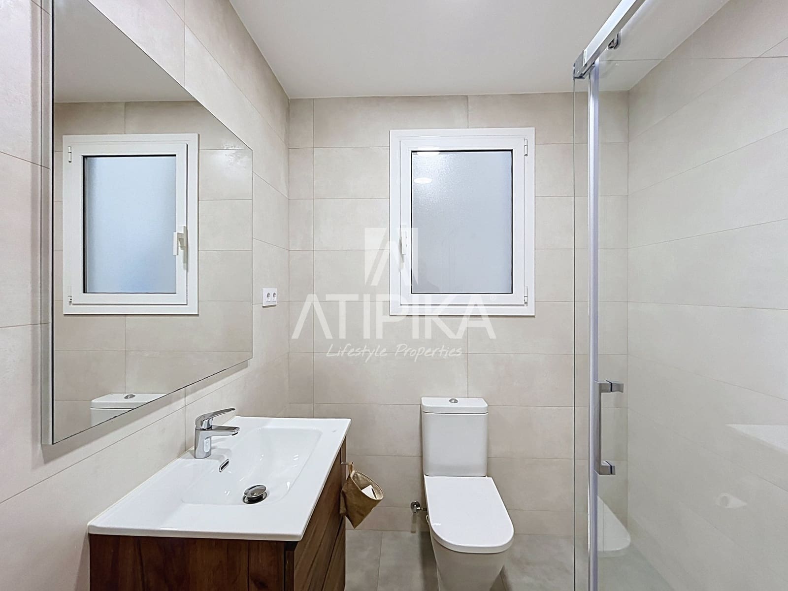 5 bedroom Office for rent in Barcelona city - € 2,400 (Ref: 10166003)