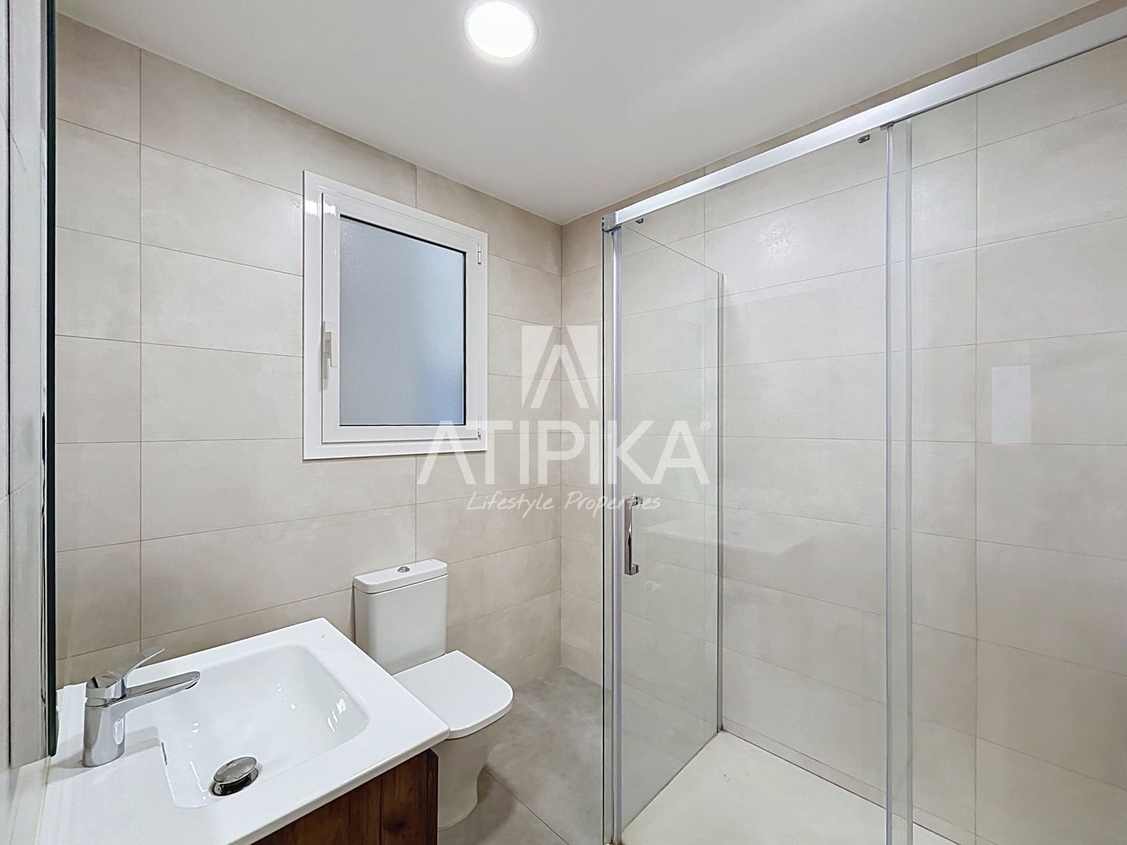 5 bedroom Office for rent in Barcelona city - € 2,400 (Ref: 10166003)