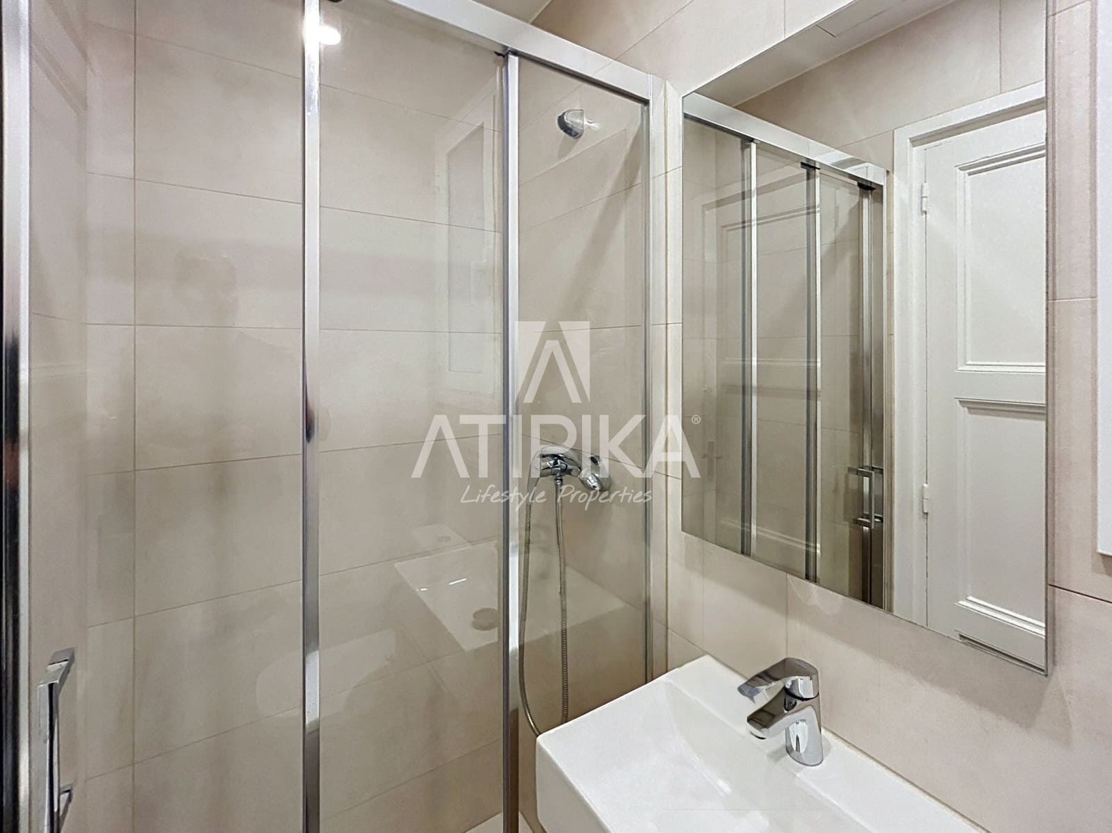 5 bedroom Office for rent in Barcelona city - € 2,400 (Ref: 10166003)