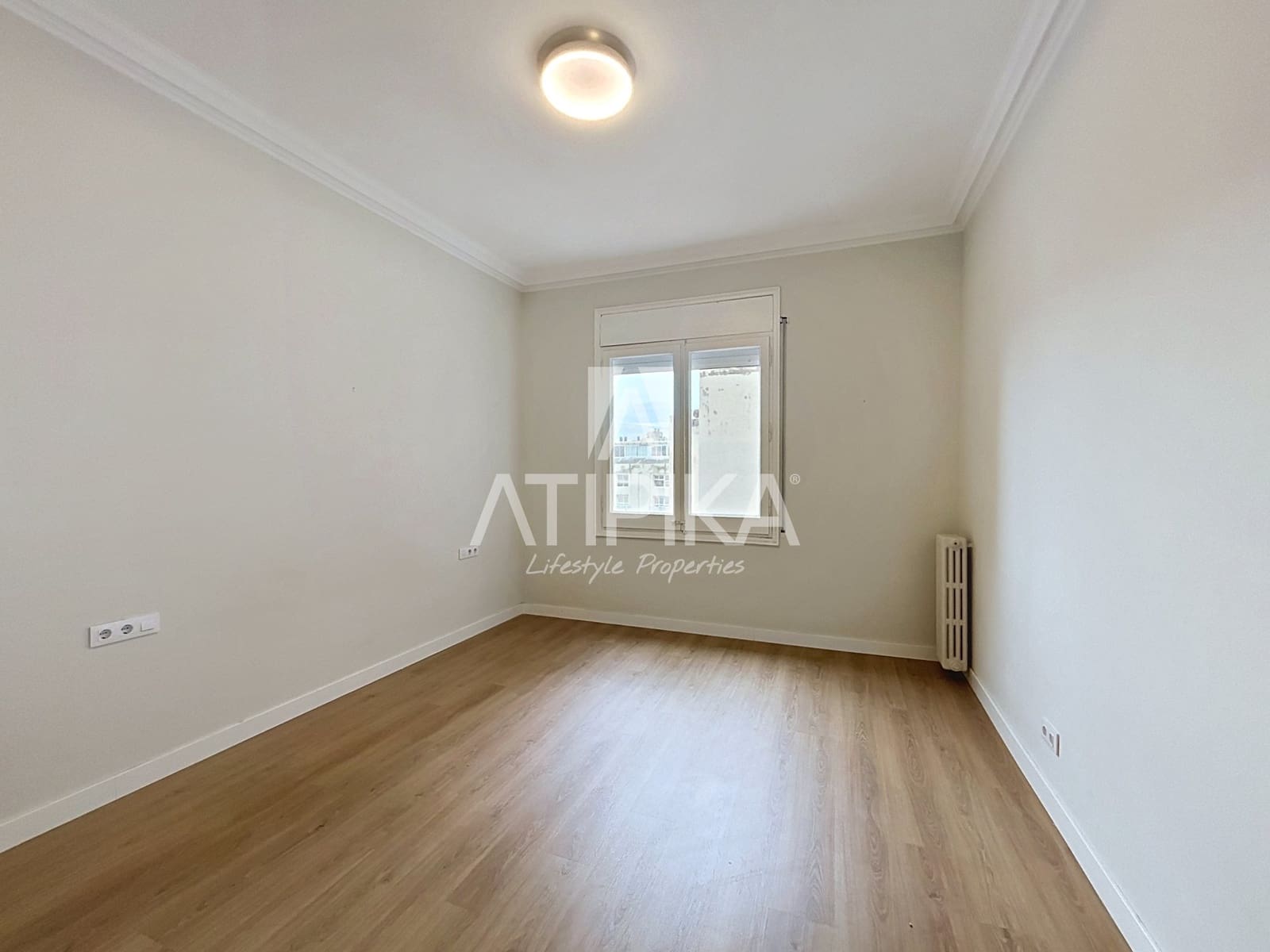 5 bedroom Office for rent in Barcelona city - € 2,400 (Ref: 10166003)