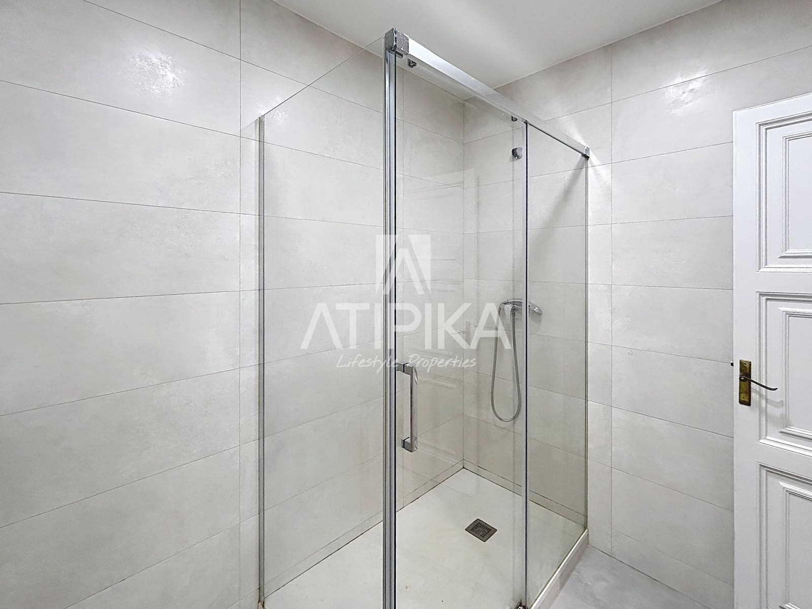5 bedroom Office for rent in Barcelona city - € 2,400 (Ref: 10166003)